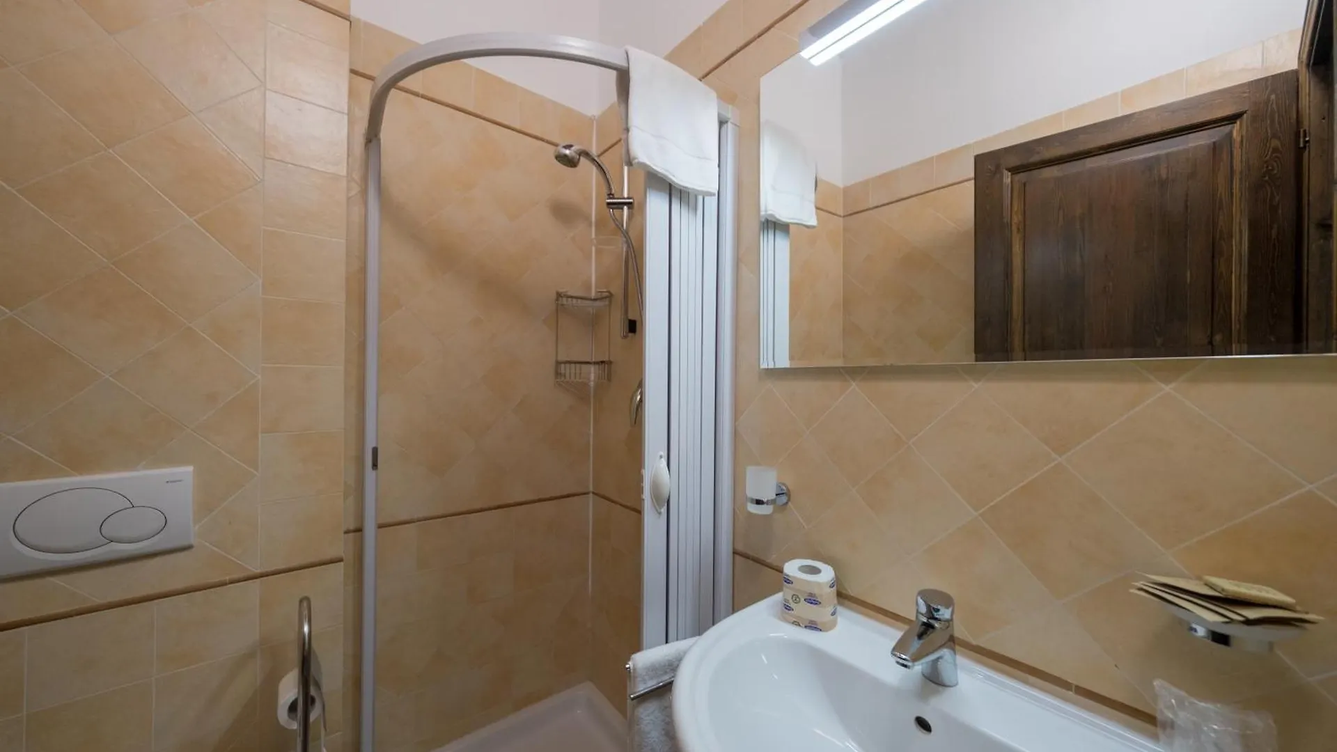 San Ruffino Apartments Lari